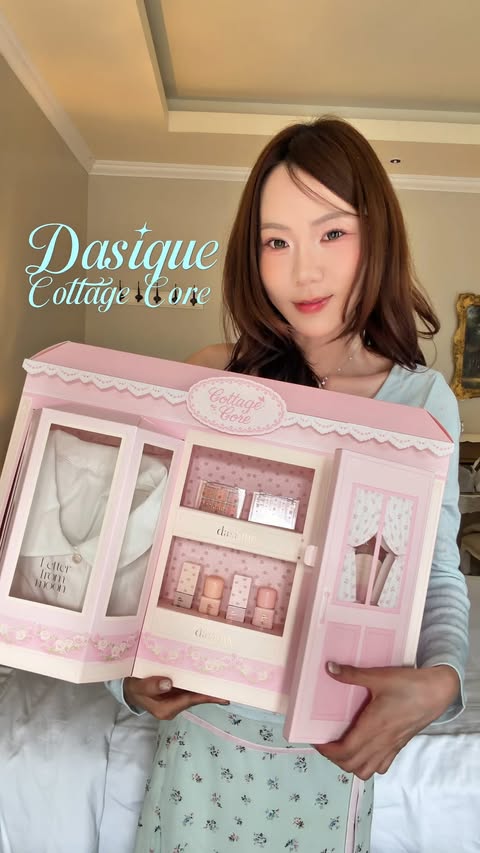 Instagram post by @chominemynt for Dasique. Caption reads: The prettiest pr package ever🌷 @dasique_thailand....
