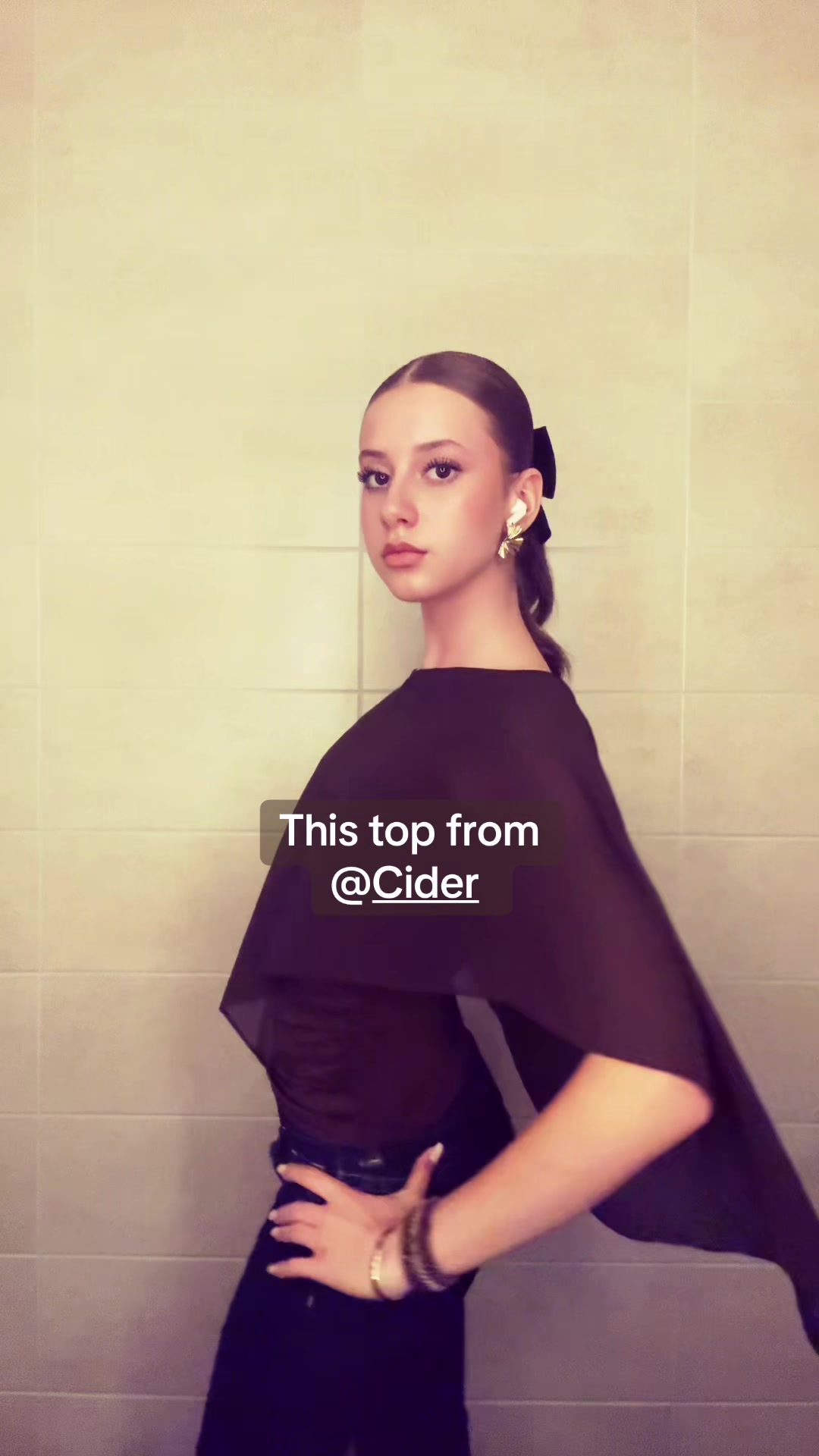 TikTok post by @aayylliinn.gnv for Shopcider Thailand. Caption reads: Omgg @Cider #automn #vibe #top #outfit #cider.