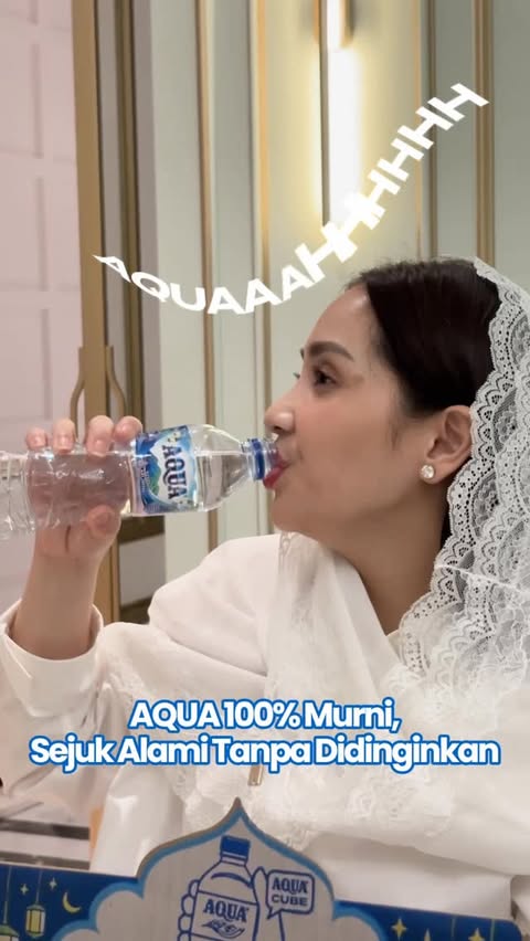 Instagram post by @raffinagita1717 for Sehat AQUA. Caption reads: Alhamdulillah ga kerasa udah mau Lebaran... Gimana....