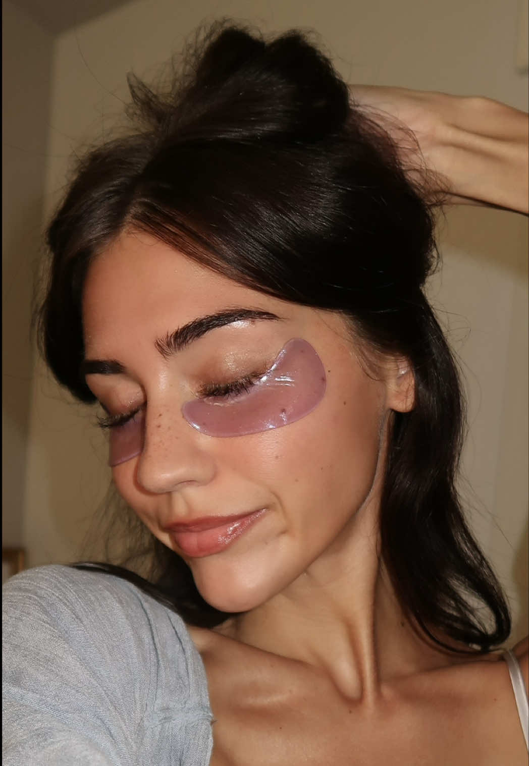 TikTok post by @emerifelis for JUNOCO. Caption reads: feeling clean and smelling good>> @JUNOCO....