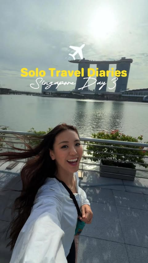 Instagram post by @jolenetionggg for VisitSingapore. Caption reads: [...] the night. 💛 @visit_singapore....