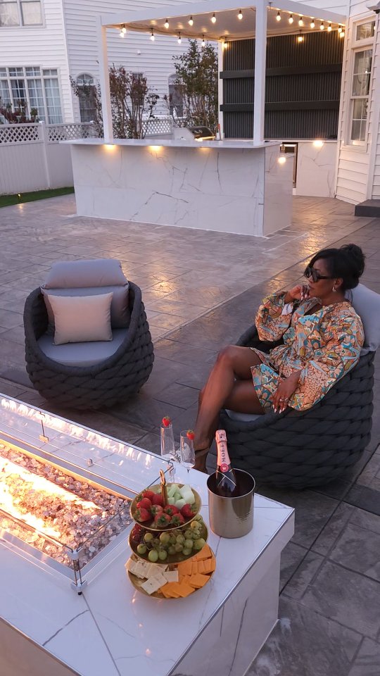 Instagram post by @living_my_bliss_instyle for Homary. Caption reads: So simple 💯🙌🏽 🥰!!!
.
.
Enjoying my beautiful....