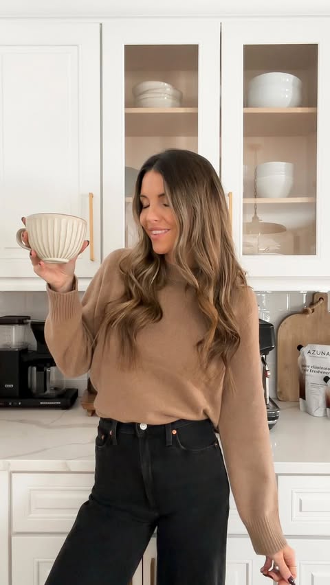 Instagram post by @laurenashleyhansen for Azuna. Caption reads: [...] COFFEE for details!) I’ve been using....