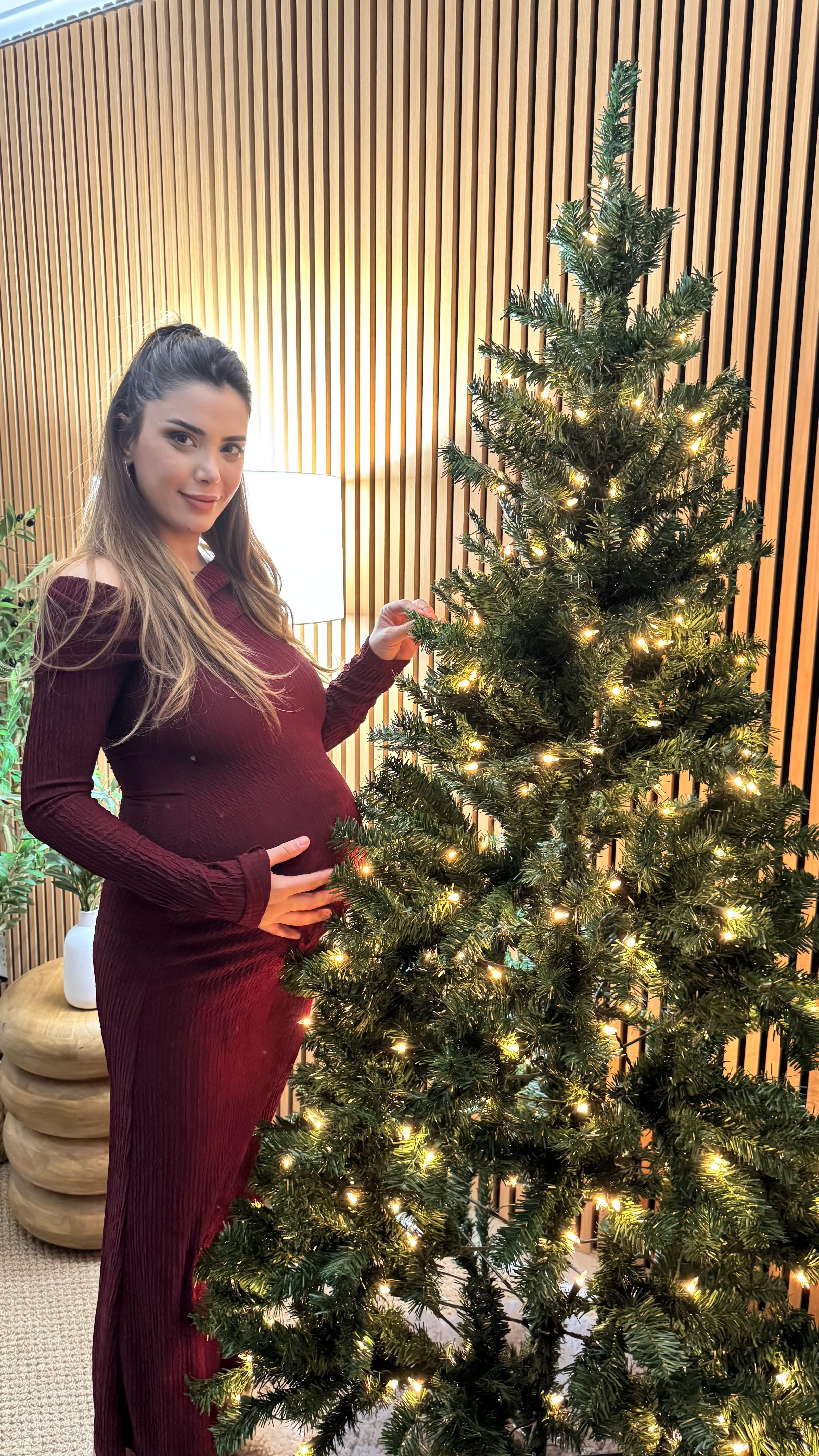 Instagram post by @kvncozkya for Yaheetech. Caption reads: The holiday spirit is finally here! 🎅🏼🎄
I....