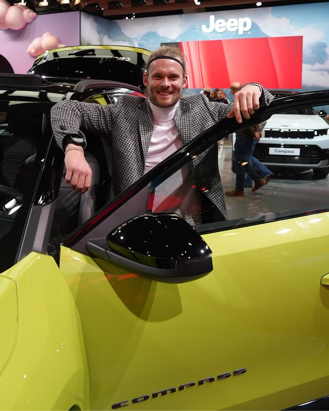 Instagram post by @matthieu_bonne for Jeep Belux. Caption reads: Adventure starts today 🔥
Onze Jeep®‑ambassadeur....