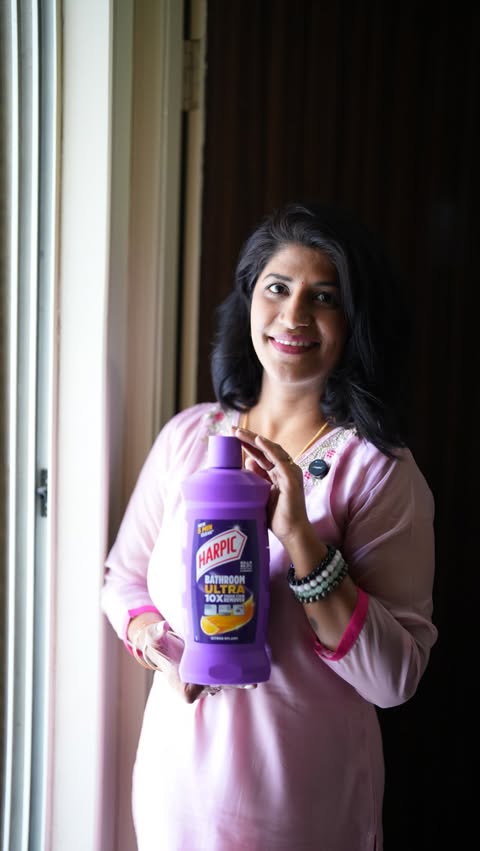 Instagram post by @pallaviadsuul for Harpic. Caption reads: [...] sparkling-clean home! ✨🫧 Tried the new....