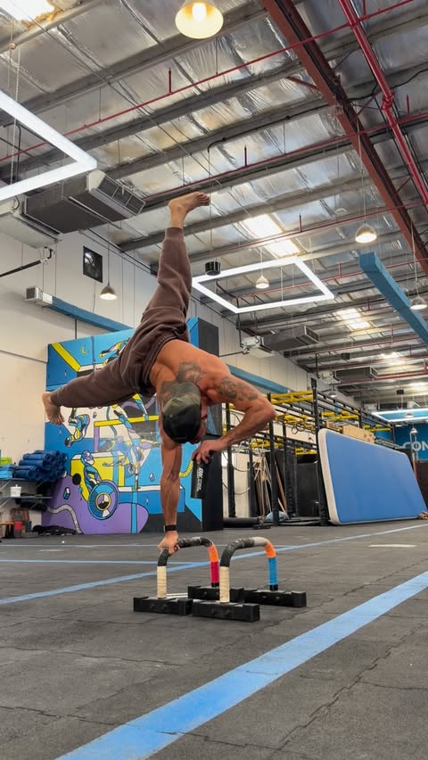 Instagram post by @eryc_ortiz for Optimum Nutrition. Caption reads: [...] is so far to be over 😤 Fueled by....