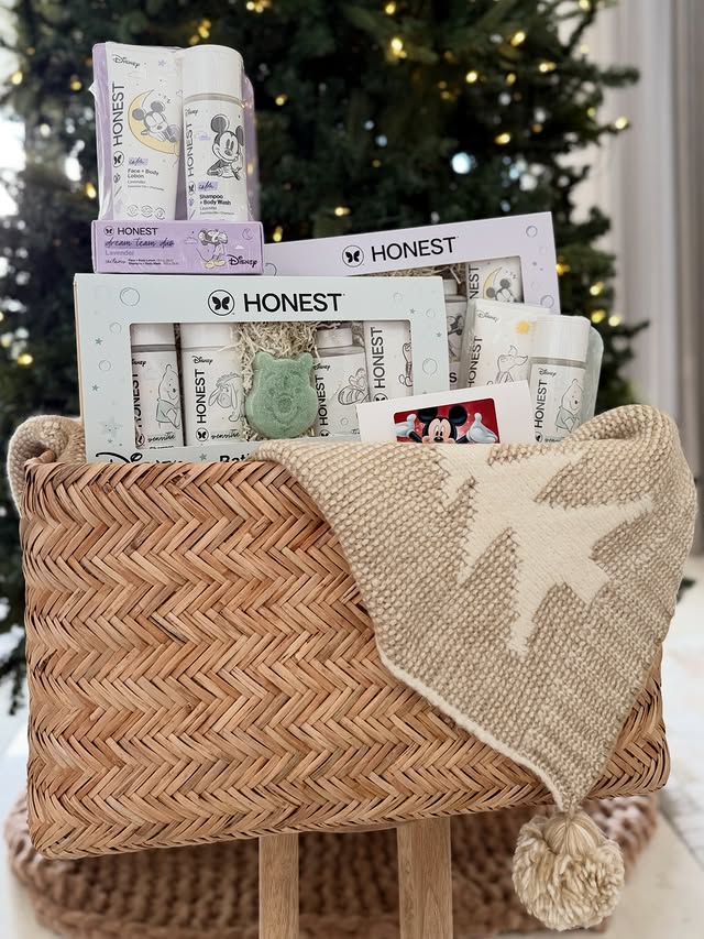 Instagram post by @camilaainc for Honest. Caption reads: ✨it’s giveaway time✨

@honest and I want to bring....