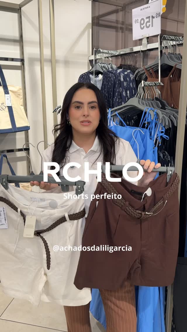 Instagram post by @achadosdaliligarcia for Riachuelo. Caption reads: Shorts perfeito 

Se quiser o link, é só pedir nos....