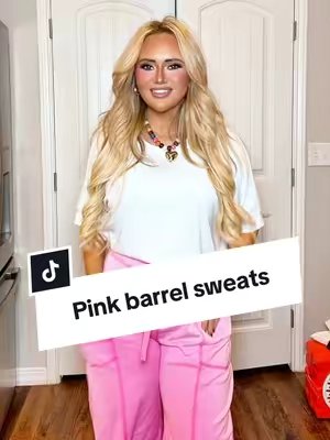 TikTok post by @sincerely_shelbyy for SCUSTY. Caption reads: [...] sweats even cuter 😍 size small 5’4”@SCUSTY....