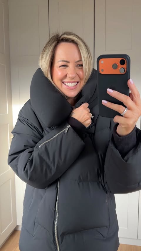 Instagram post by @sabrina.hill_ for Sweaty Betty. Caption reads: End of Season Sale at @sweatybetty ✨ These are the....