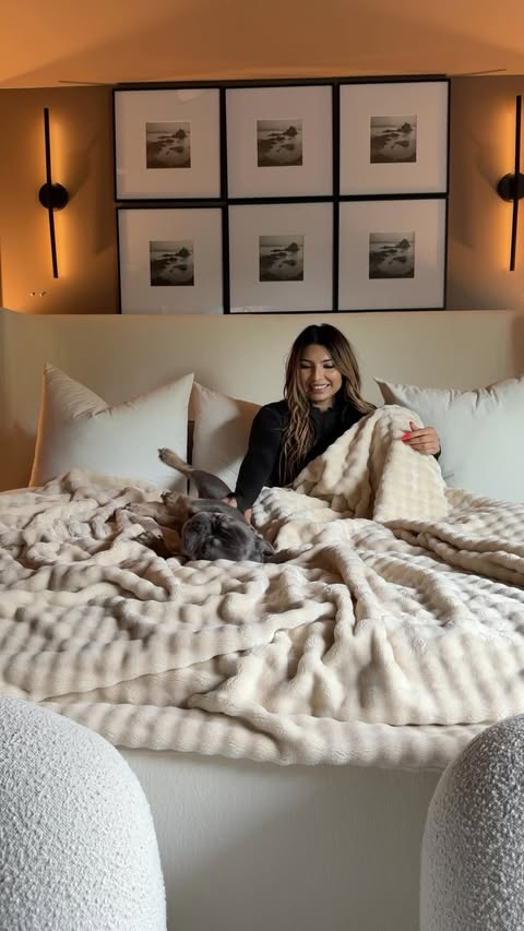 Instagram post by @emm_interiors for Bedsure Home. Caption reads: [...] #WaterProofBlanket #Bedsuregetcozy....