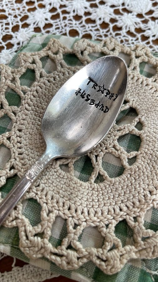 Instagram post by @3acrehomestead for Cottages & Bungalows Magazine. Caption reads: Check out our amazing collection with Jen....