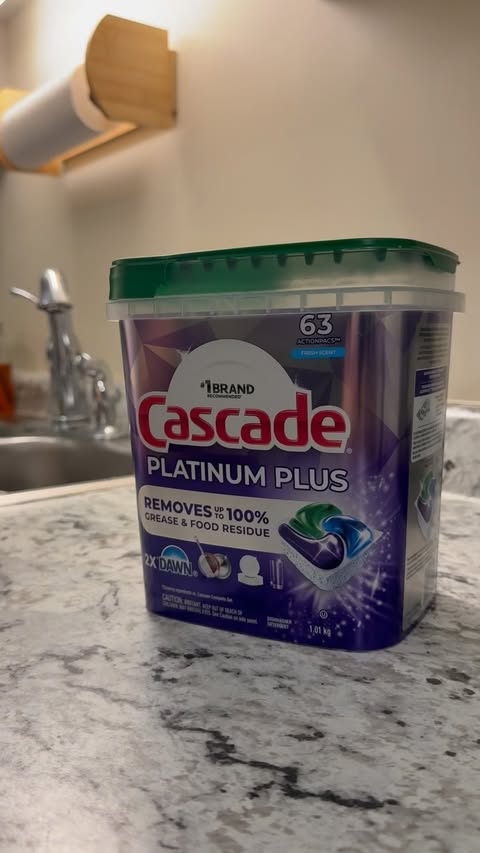 Instagram post by @ashleighamber.19 for Cascade. Caption reads: #CascadePartner our favourite cleaning hack as a....
