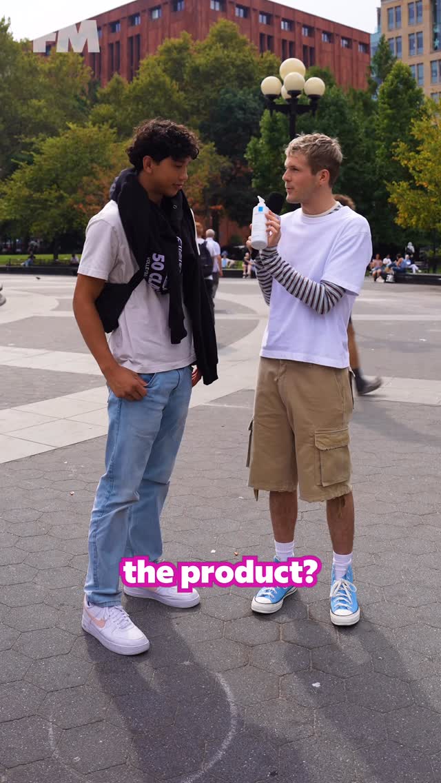 Instagram post by @whatspoppin for LaRochePosayUS. Caption reads: Here to clear up the confusion… and your skin.
....