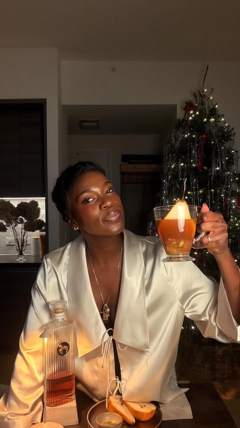 Instagram post by @leoniebadge for Le Creuset. Caption reads: [Recipe below] A beautiful holiday inspired hot....