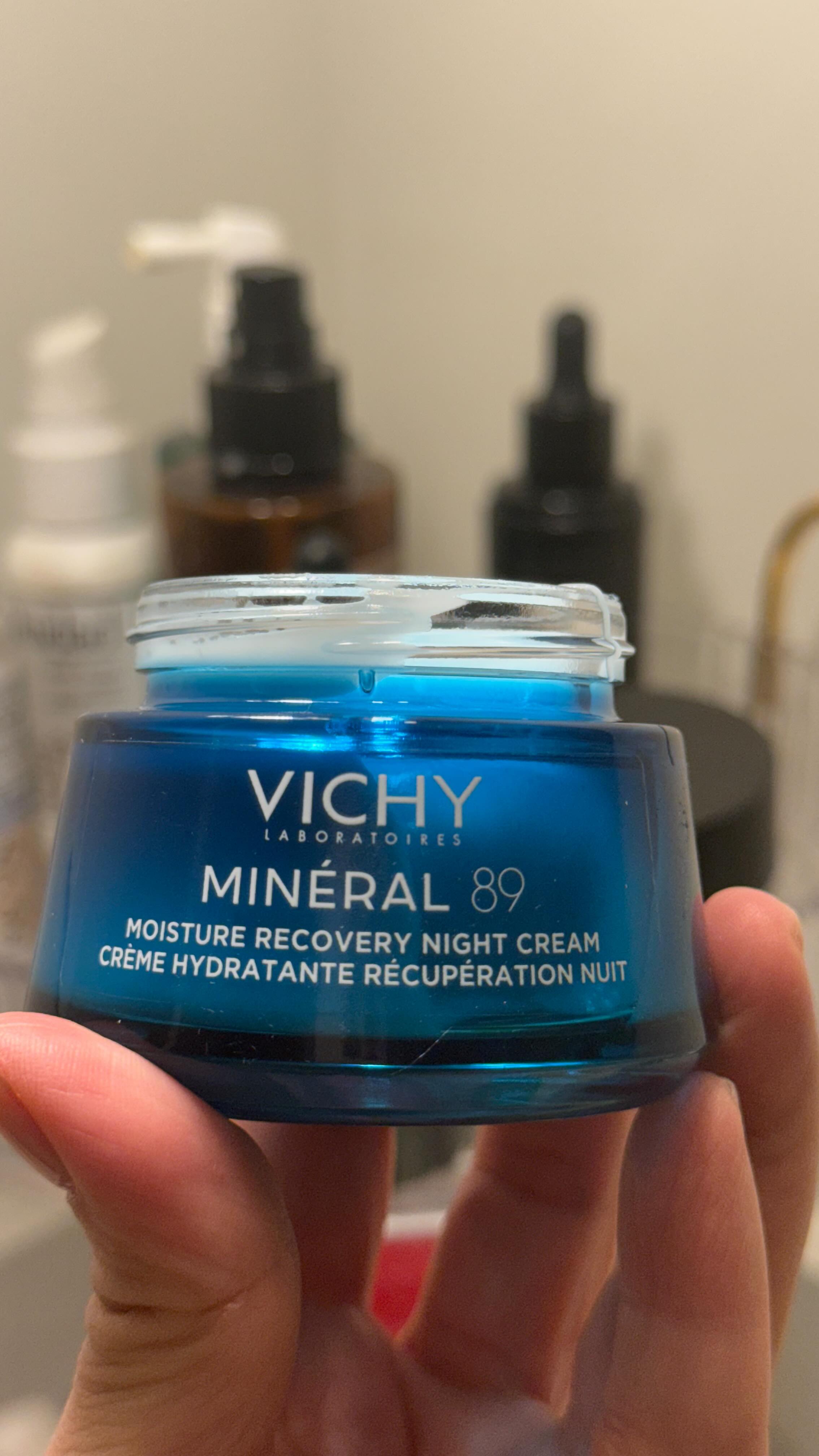 Instagram post by @draroxanacy.derma for Vichy Laboratoires. Caption reads: Piel cansada? Mineral 89 crema con....