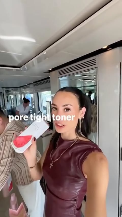 Instagram post by @mafeanzures for Glow Recipe. Caption reads: spoileddd by @glowrecipe 🥹💞

#artbasel....