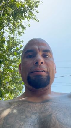 Instagram post by @danielmoncada for Dalstrong. Caption reads: [...] #TriTip on @traegergrills knife @dalstrong....