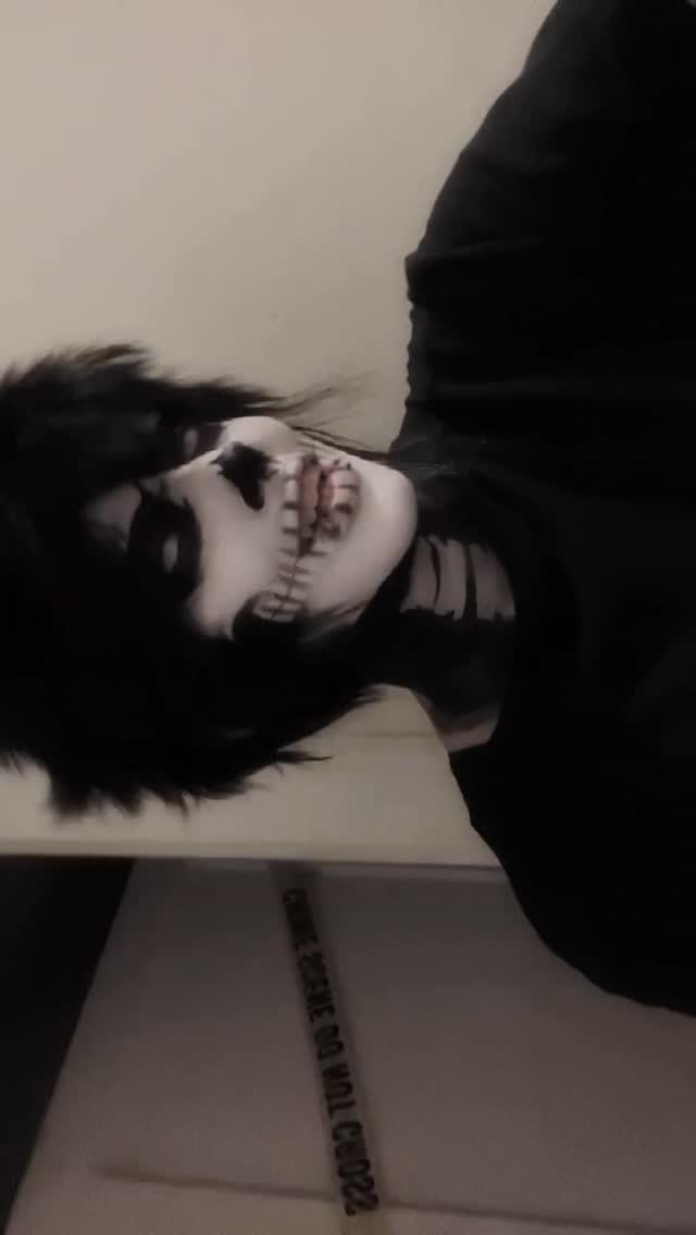 Instagram post by @offthewheezy for MocoQueen. Caption reads: Get your lenses from @moco_queen Link in bio with....