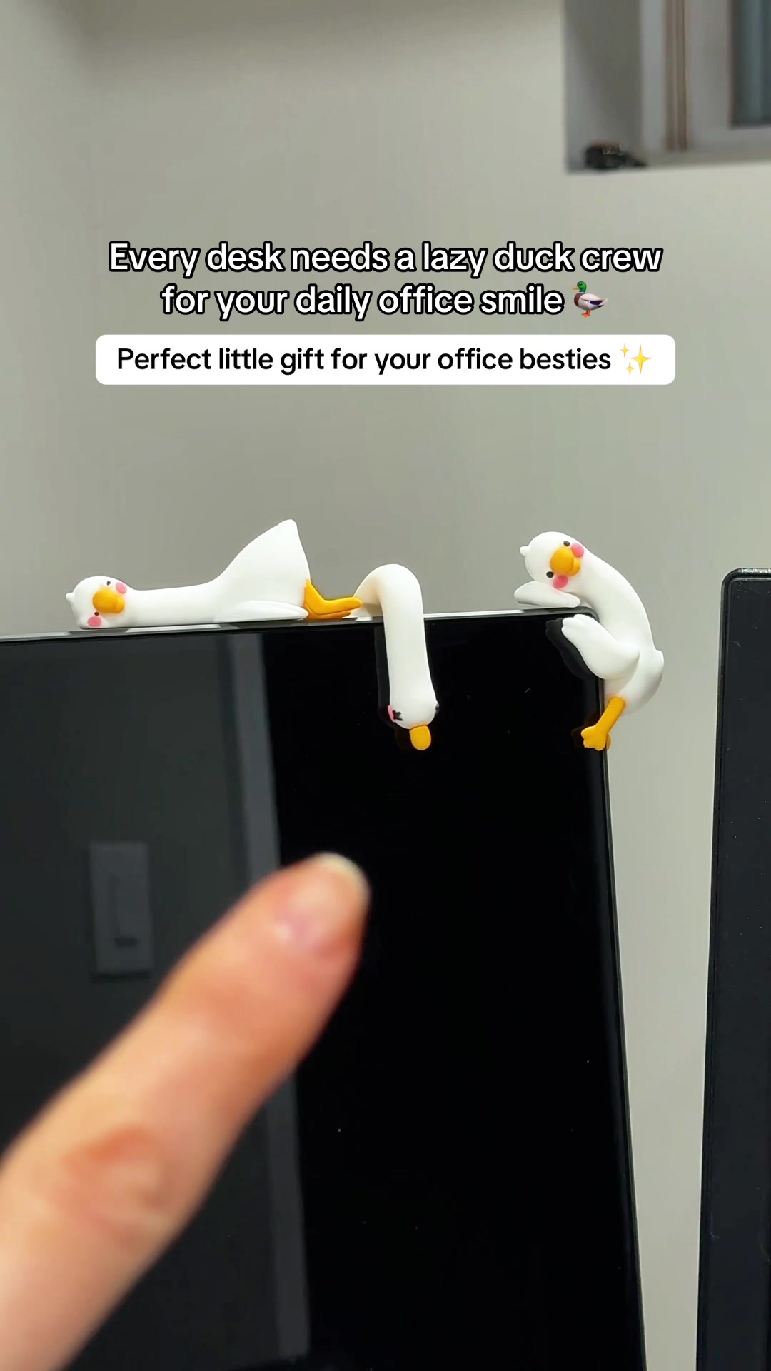TikTok post by @alena.reelsdreamer for MUNBYN. Caption reads: [...] #officedecor #tiktokshopholidayhaul @munbyn1.