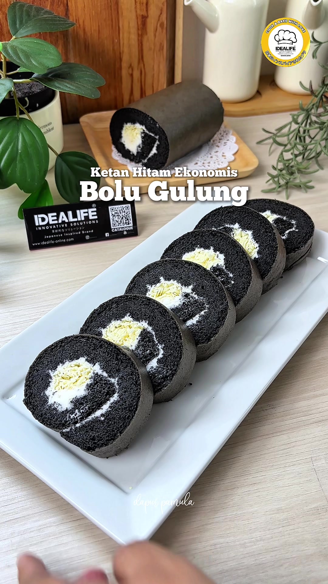 TikTok post by @dapurpamula for idealifeonline. Caption reads: Bismillah ❤️ Masih punya banyak stok ketan hitam,....