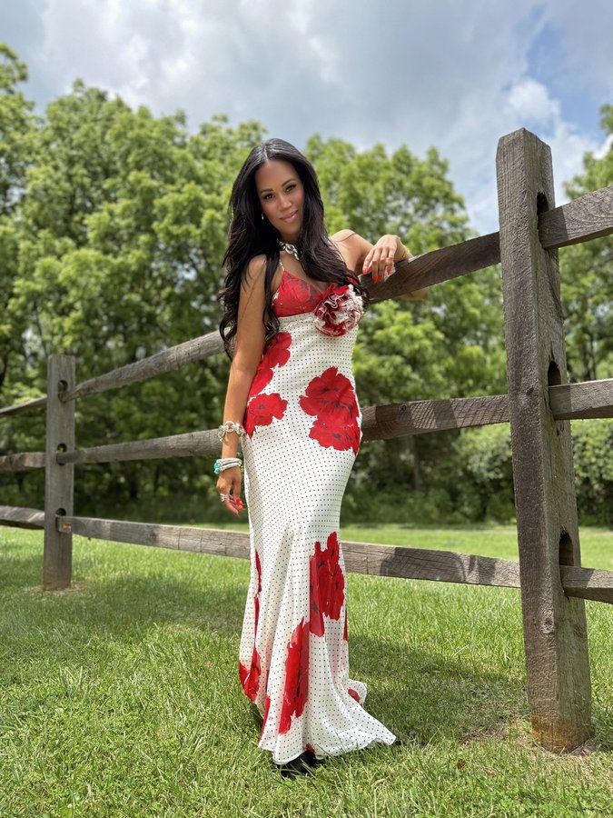 Instagram post by @rachmoon for Julie Vos. Caption reads: Nashville Vibes in DC 🌹✨
@julievos 𝓈𝒾𝓁𝓋𝑒𝓇....