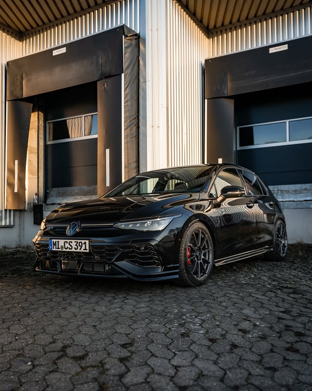 Instagram post by @andi_mk8.5_cs for Michelin. Caption reads: Blacked out 🖤 -Werbung wegen Markierung-....