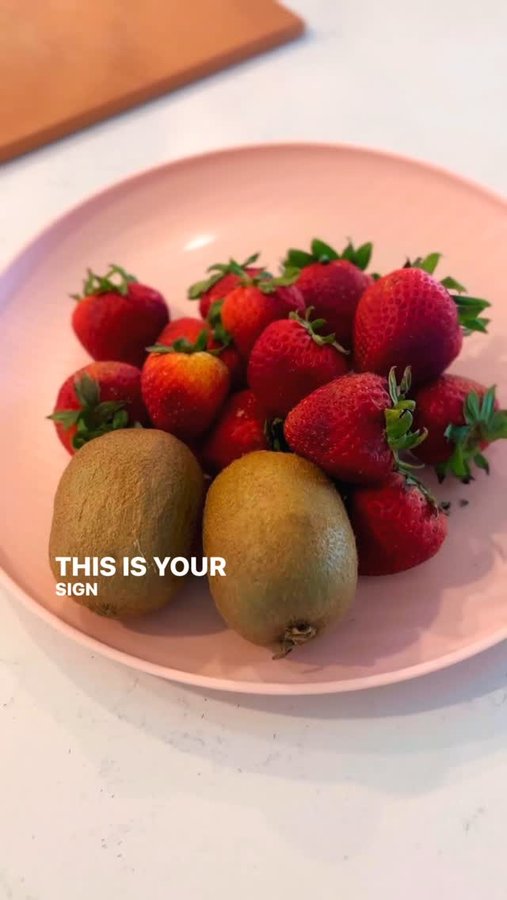 Instagram post by @sunshinefamguide for Glacierfresh. Caption reads: Spring sunshine, meet your match. 🍓 🥝
This....