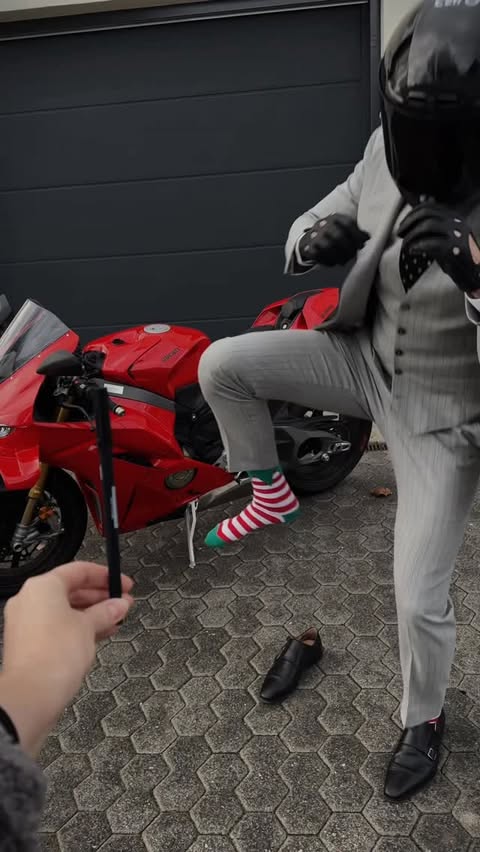 Instagram post by @dr.patma for Cardo Systems. Caption reads: Anzeige | Don’t miss this before Christmas. Get....