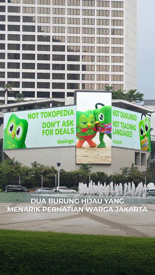 Instagram post by @jktinfo for Tokopedia. Caption reads: Warga Jakarta pagi ini, Selasa (28/10) dihebohkan....