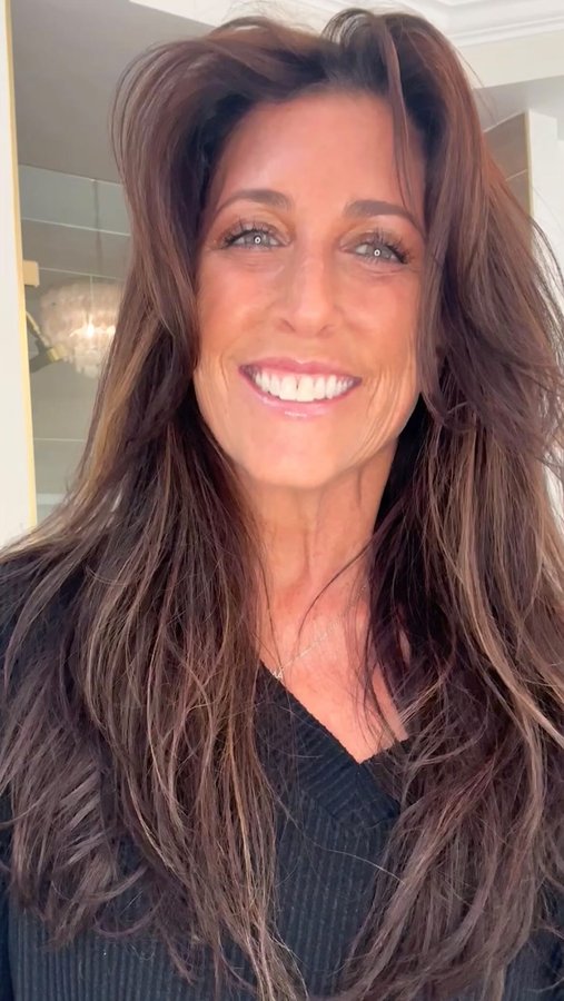 Instagram post by @andreaberlinschwartz for Freskincare. Caption reads: Let’s dive into the power of sun protection ✨....