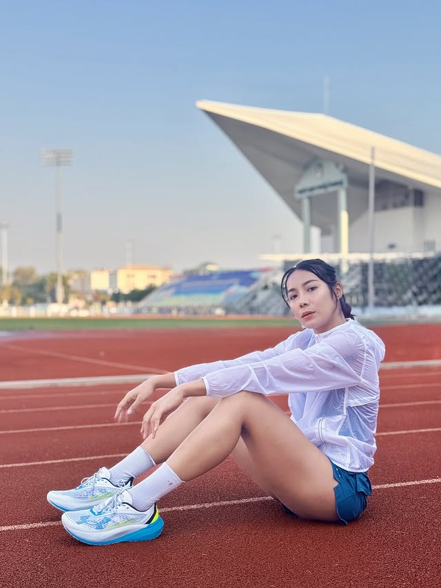 Instagram post by @thalibthip for Under Armour. Caption reads: UA VELOCITI DISTANCE....