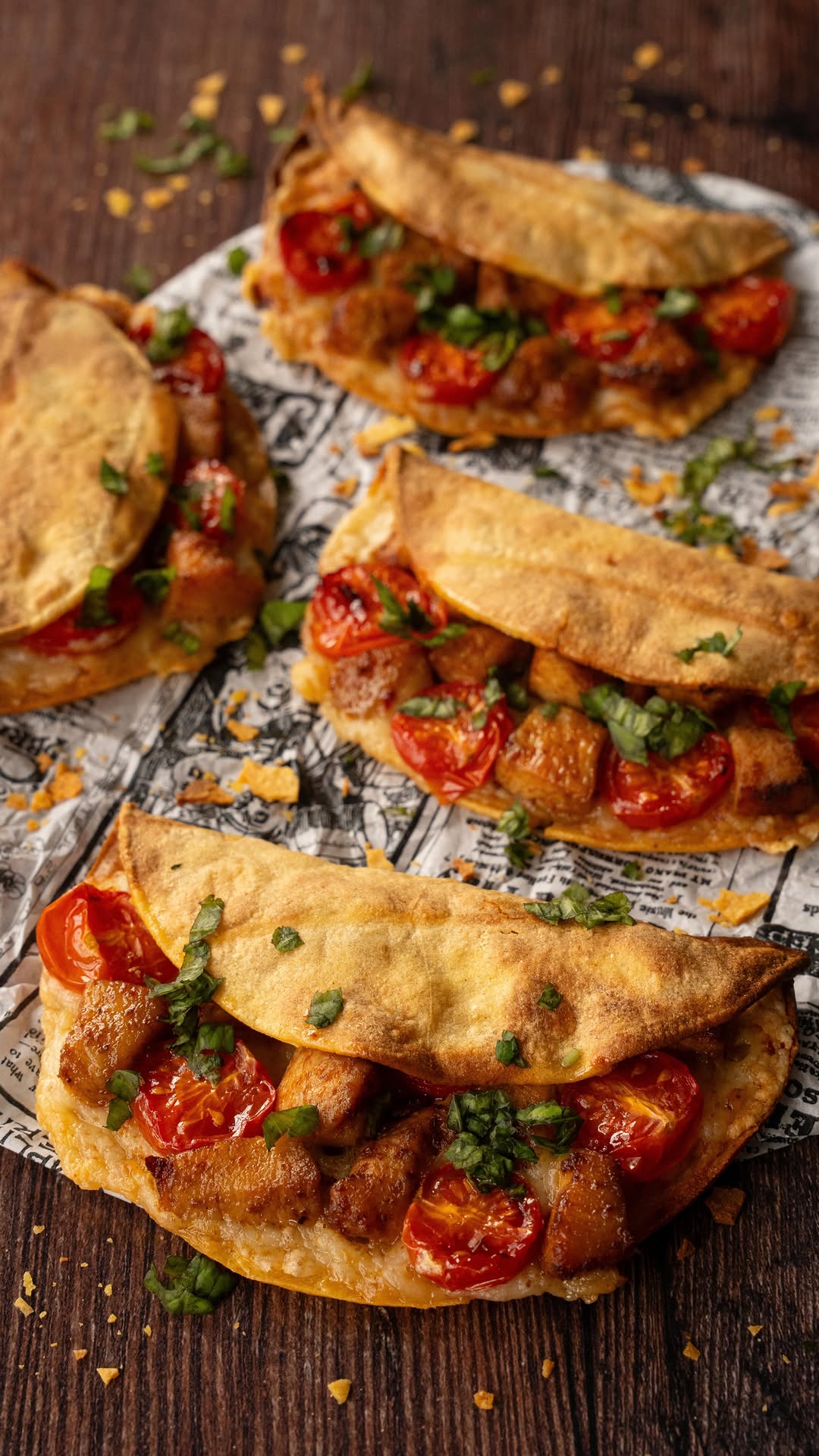 Instagram post by @petit_fit for Just Spices. Caption reads: ¡QUESADILLAS DE POLLO RÁPIDAS Y MUY FÁCILES! 😍....