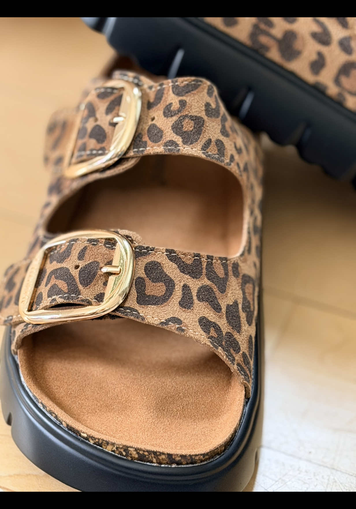 TikTok post by @workingmama40 for Evellyhootd. Caption reads: [...] #comfyshoes #lookforless @EVELLYHOOTD US.