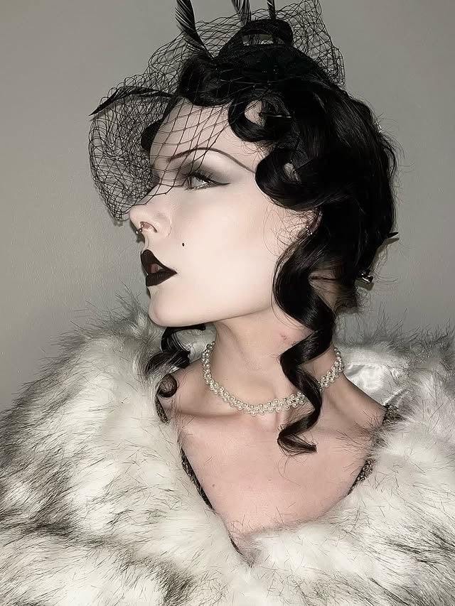 Instagram post by @syyskuunkyy for BABEYOND. Caption reads: ✨✨✨ @babeyond_official 🤍 • #1920s #flappergirl....