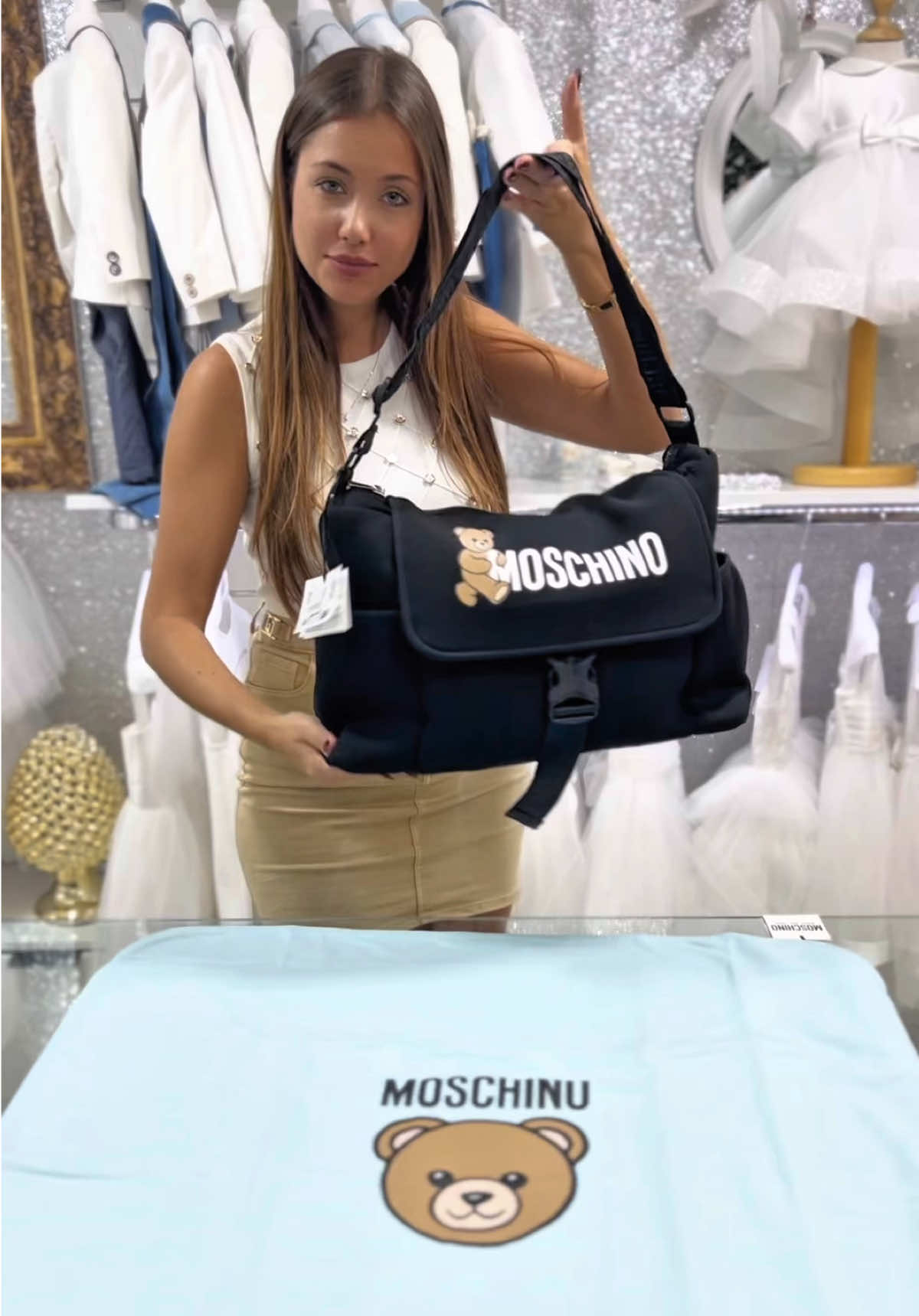 TikTok post by @migotex for Moschino. Caption reads: [...] corredino firmato Moschino ❤️ @Moschino....