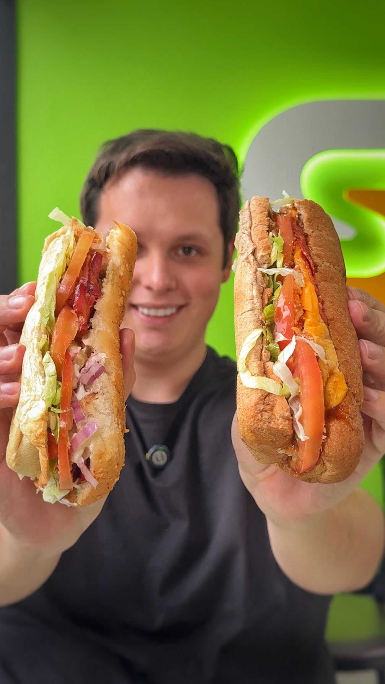 Instagram post by @dicasemcuritiba for Subway. Caption reads: Fomos provar os novos lanches do Subway, o sub....
