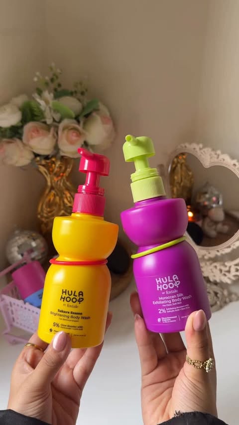 Instagram post by @theugcexplorer_ for Foxtale. Caption reads: [...] a steal deal for real 😌 #hulahoopbody....