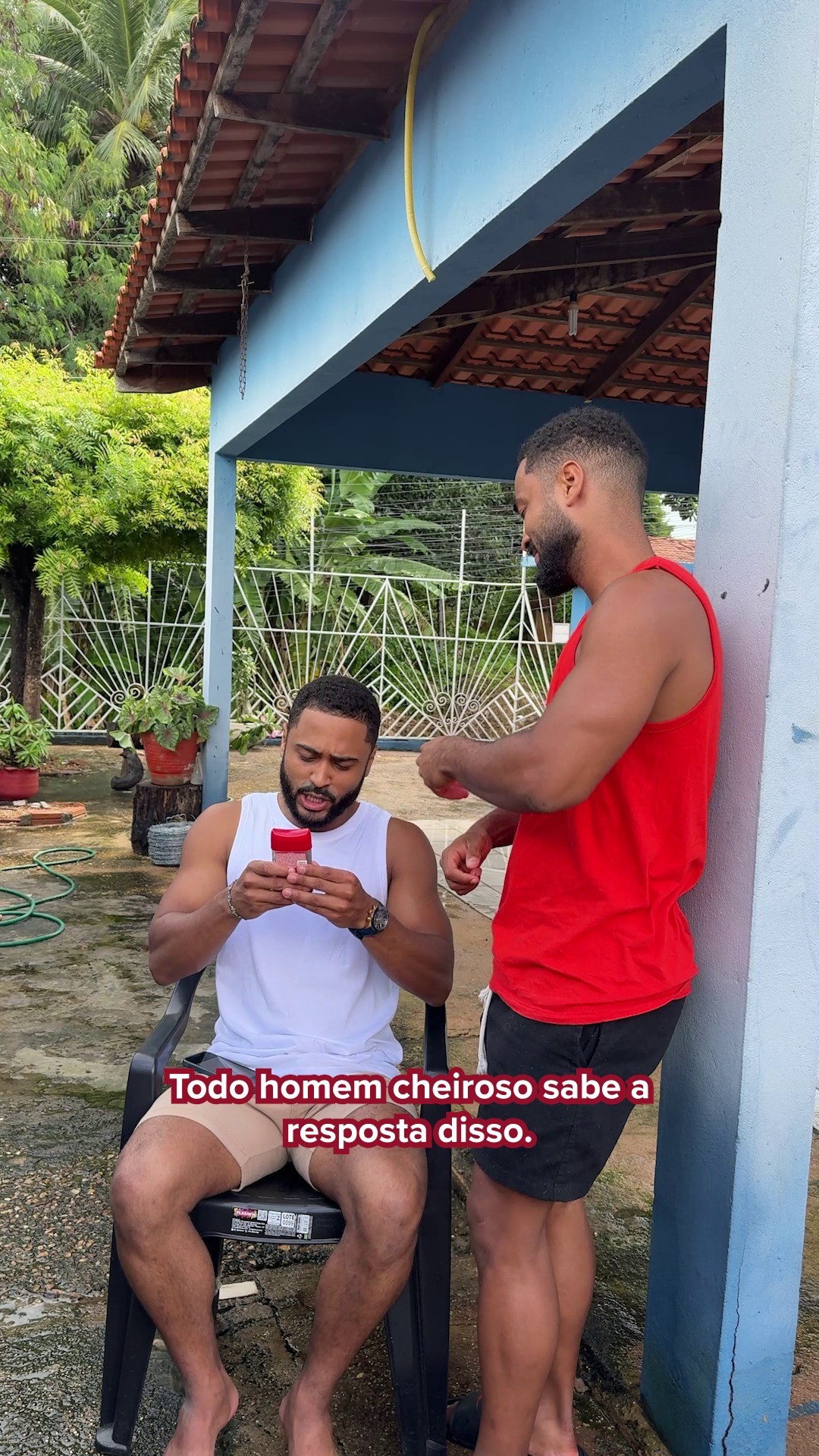 Instagram post by @lluisiss for Old Spice. Caption reads: O segredo da charada para libertar seu sovaco?....
