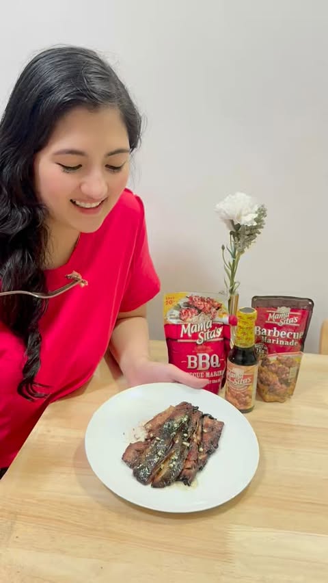 Instagram post by @meesusim for BrandBuzz PH. Caption reads: [...] glaze, panalo sa handaan! #BrandBuzzPh....