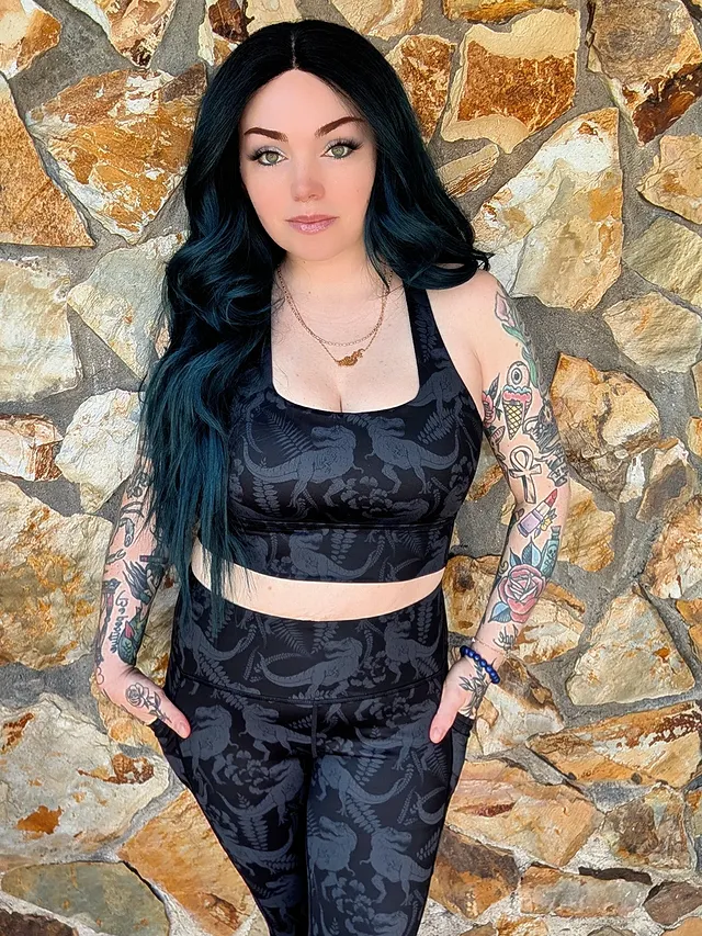 Instagram post by @vixtina for Constantly Varied Gear. Caption reads: Loving this t flex set by @constantly_varied_gear....