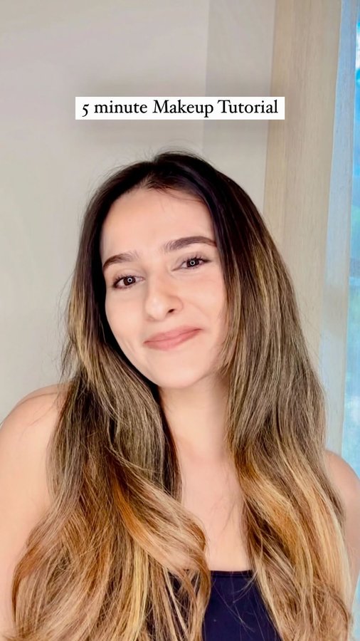 Instagram post by @aastha_choudhary for Be Coyote. Caption reads: [...] makeup base - Loose mineral powder by....