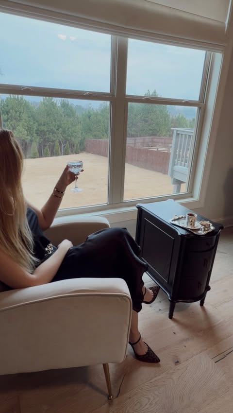 Instagram post by an influencer for Stosense. Caption reads: [...] more — link in bio. 💫 #STOSENSE....