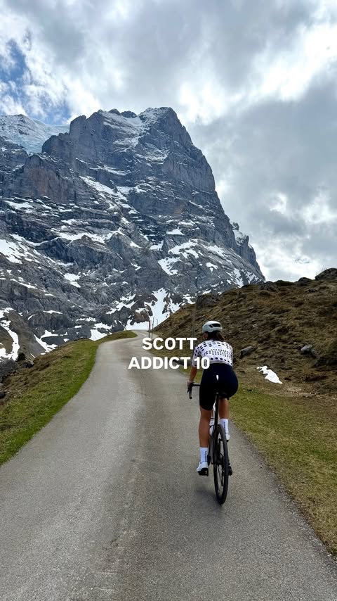 Instagram post by @murielmoves for SCOTT Sports. Caption reads: [...] and feeling good on the bike!🚴‍♀️🏔️....