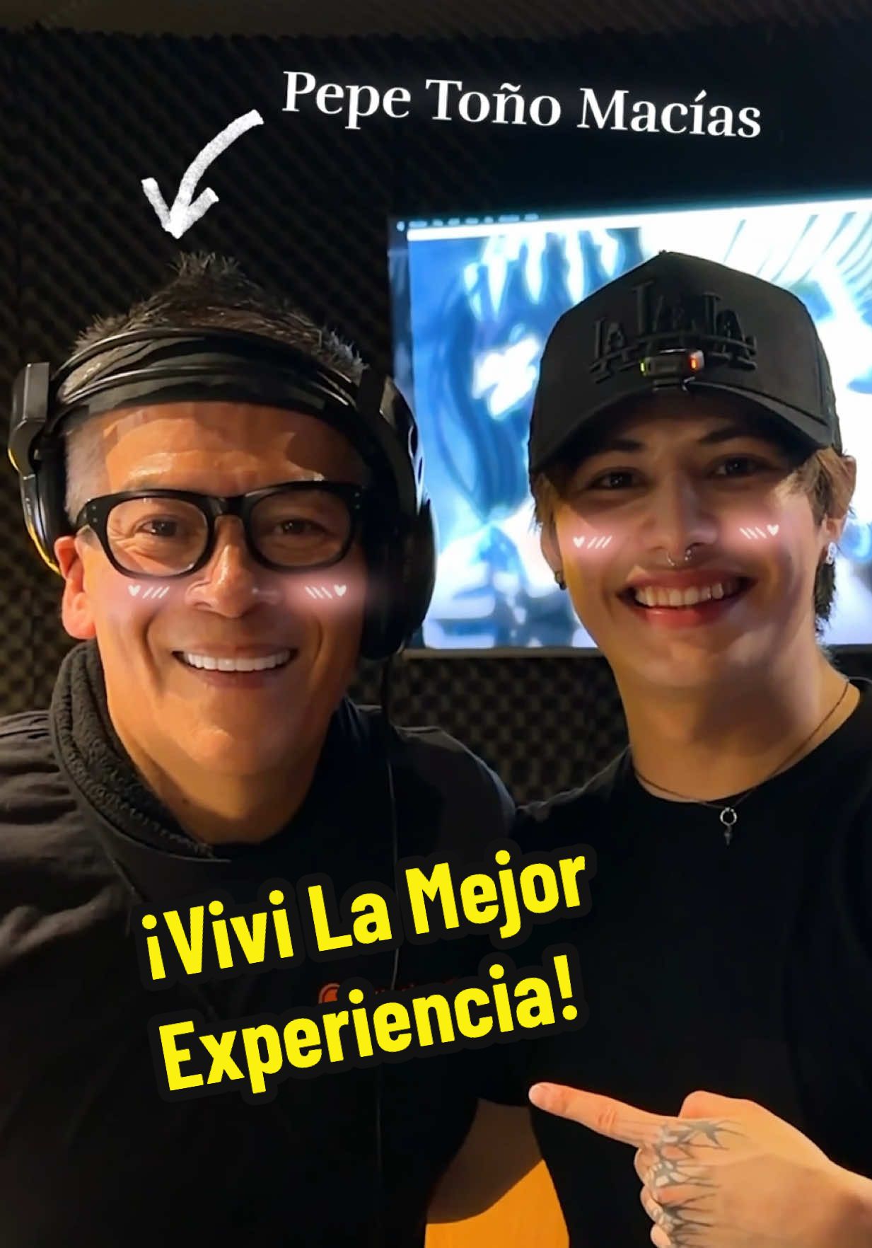 TikTok post by @oscaramau3 for Crunchyroll. Caption reads: [...] tu anime favorito?…. Gracias a @Crunchyroll....