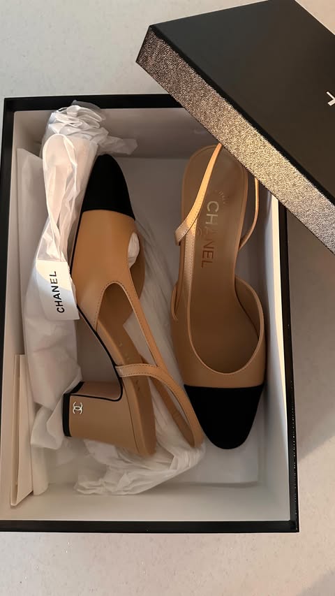 Instagram post by @nourelhaaj for Meshki. Caption reads: In love with MESHKI’s Nile Collection , Holiday....