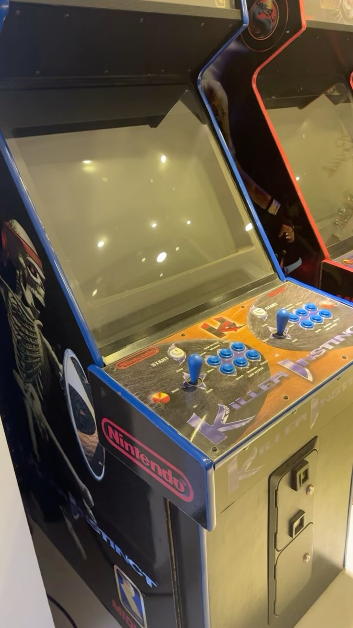 Instagram post by @leoreyoficial for Mortal Kombat. Caption reads: @mortalkombat.