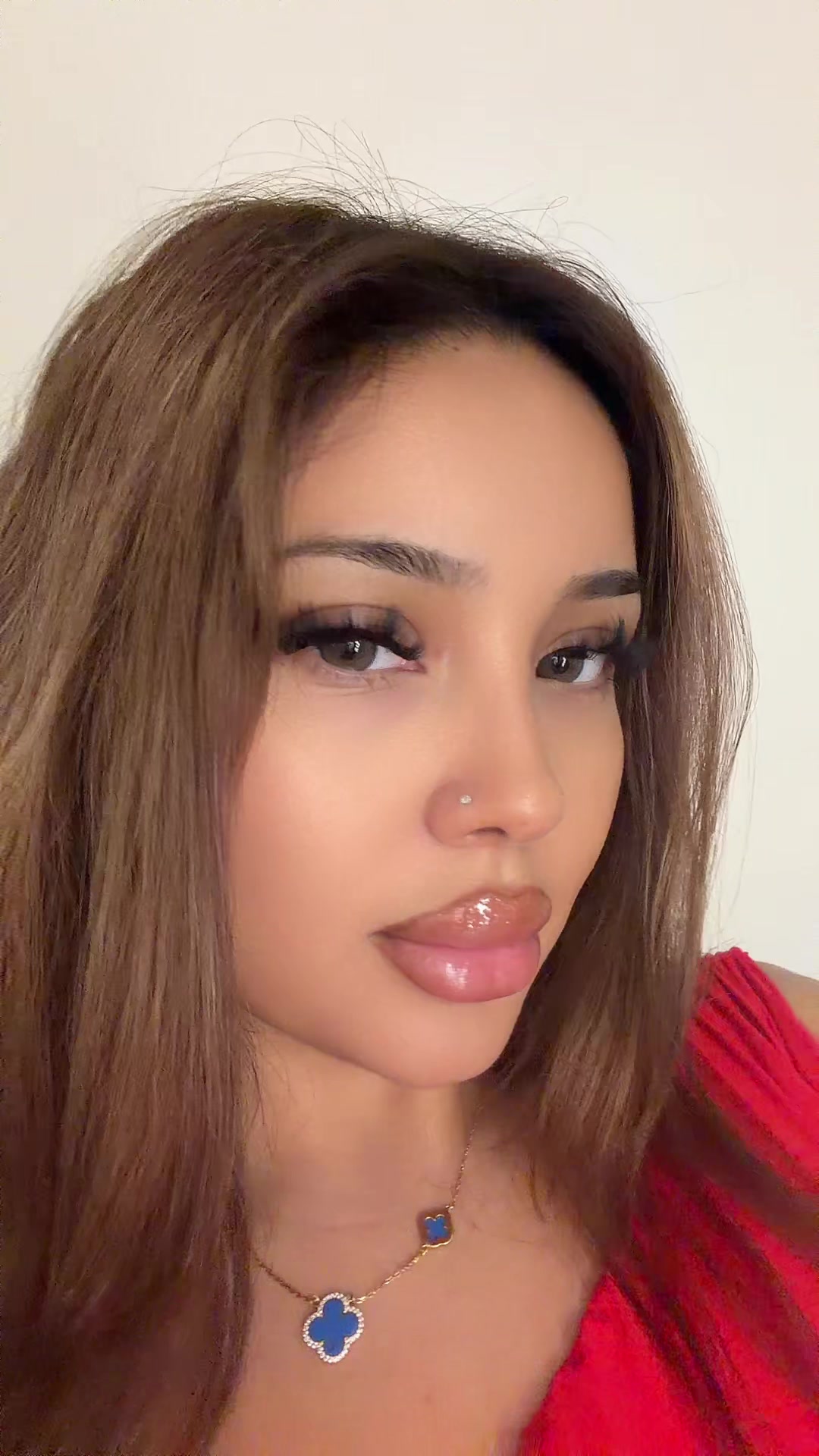TikTok post by @jen.dari for AiryCute Beauty. Caption reads: Literally 😍 @MaxComfi Lashes @Yara_Maxcomfi....
