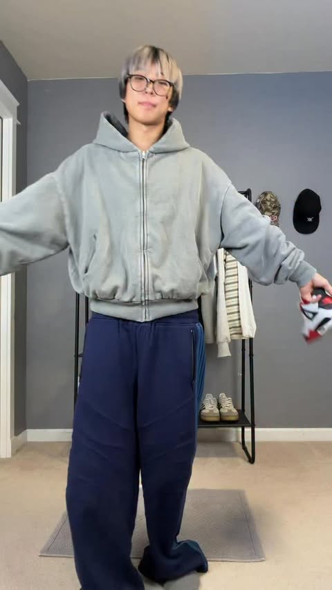 Instagram post by @noah.jh.lee319 for POIZON. Caption reads: [...] in my bio to get FREE legit check on....